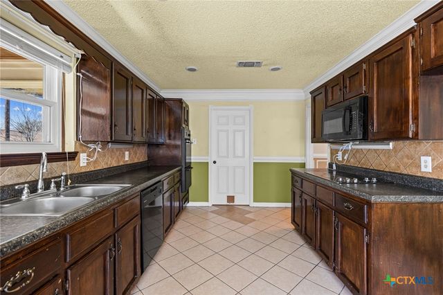 1702 Possum Trail, Harker Heights, TX 76548