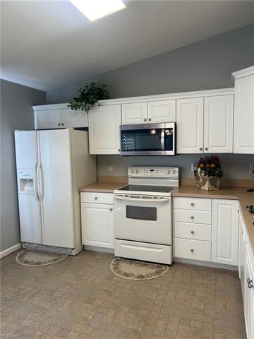 2002 Gunston DR, Suffolk, VA 23435