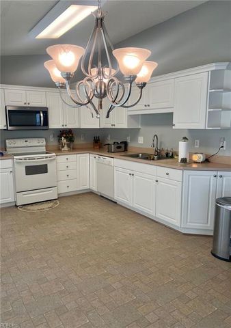 2002 Gunston DR, Suffolk, VA 23435