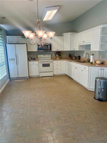 2002 Gunston DR, Suffolk, VA 23435