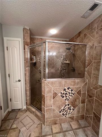 2002 Gunston DR, Suffolk, VA 23435