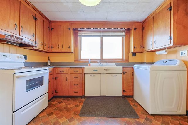 33 Blaine St, Malden, MA 02148