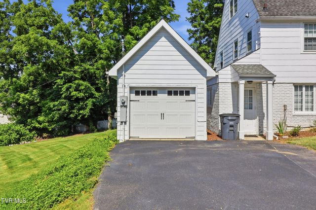 809 Yadkin Street, Kingsport, TN 37660