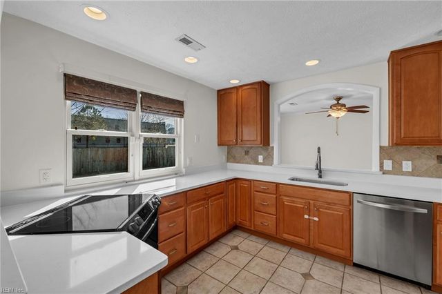 9 Overlook CT, Hampton, VA 23669