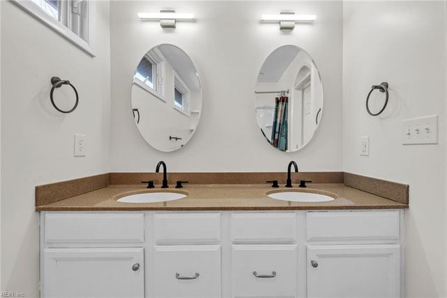 9 Overlook CT, Hampton, VA 23669