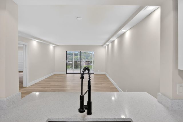 14475 Strathmore Lane 305, Delray Beach, FL 33446