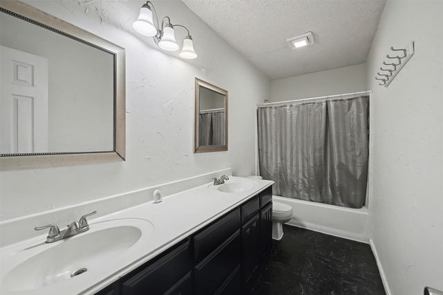 9040 Tyne Trail, Fort Worth, TX 76118