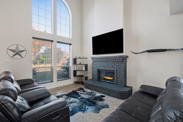 9040 Tyne Trail, Fort Worth, TX 76118