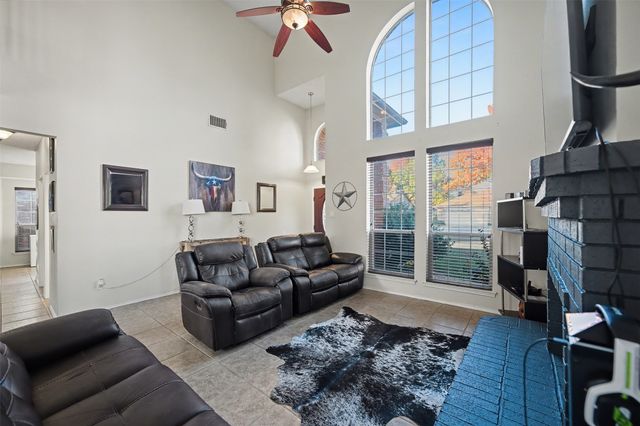 9040 Tyne Trail, Fort Worth, TX 76118