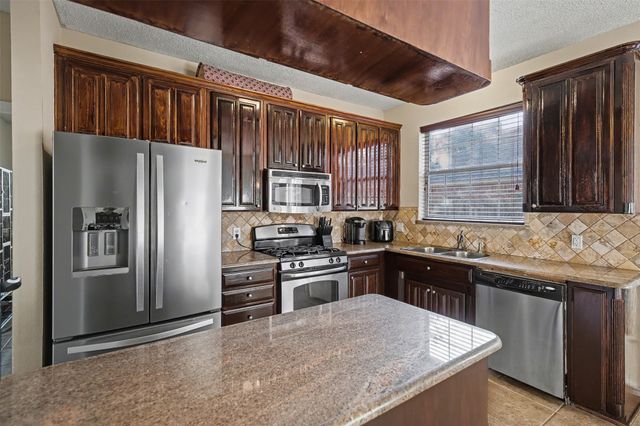 9040 Tyne Trail, Fort Worth, TX 76118