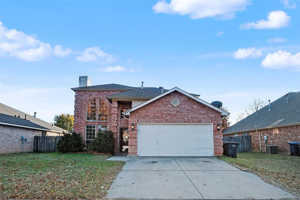 9040 Tyne Trail, Fort Worth, TX 76118