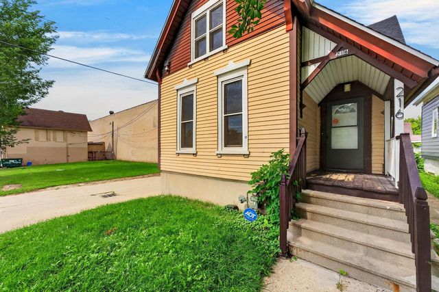 216 W Center STREET, Milwaukee, WI 53212