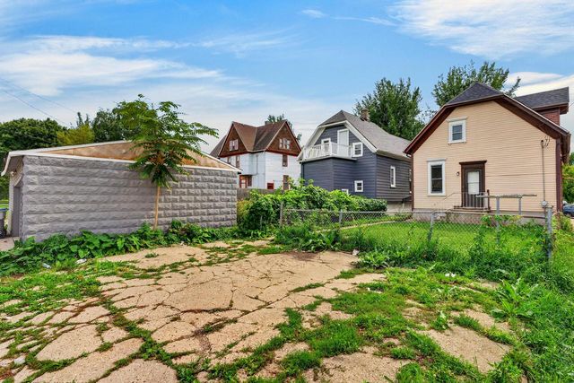 216 W Center STREET, Milwaukee, WI 53212