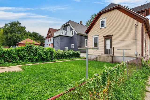 216 W Center STREET, Milwaukee, WI 53212