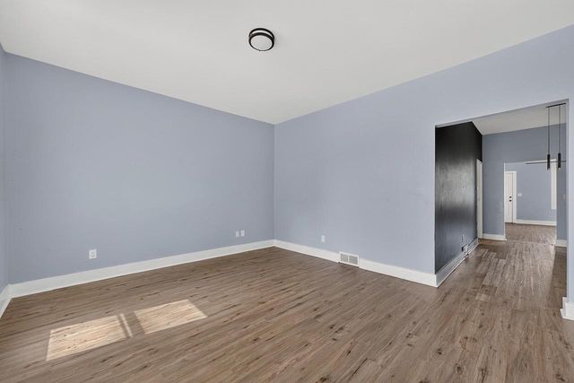 216 W Center STREET, Milwaukee, WI 53212