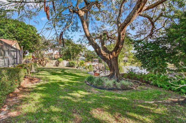 2036 Amesbury Circle, Wellington, FL 33414