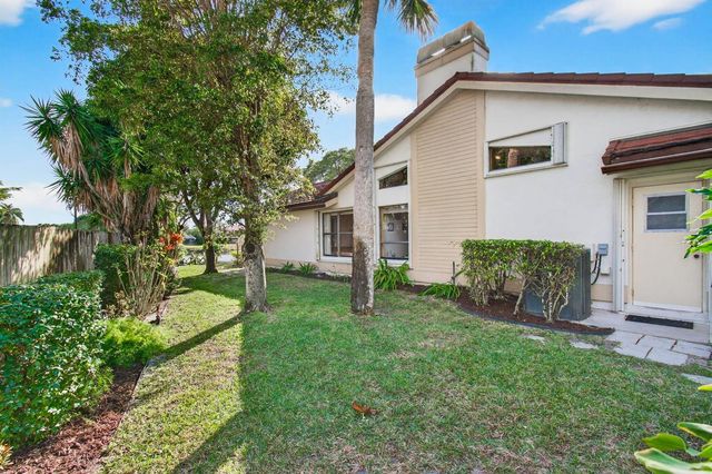 2036 Amesbury Circle, Wellington, FL 33414