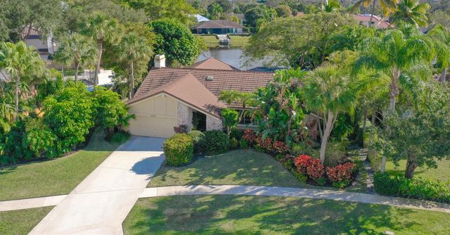 2036 Amesbury Circle, Wellington, FL 33414