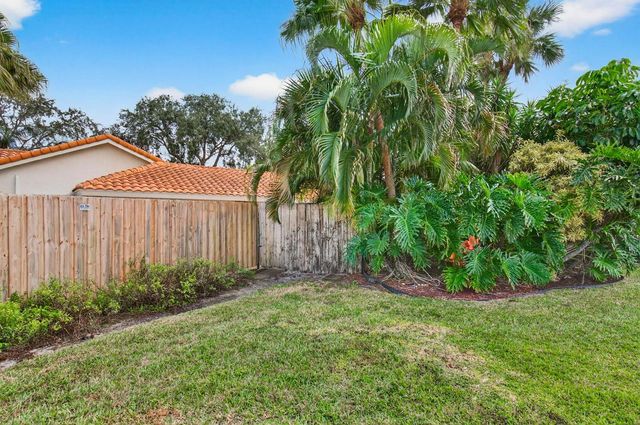 2036 Amesbury Circle, Wellington, FL 33414