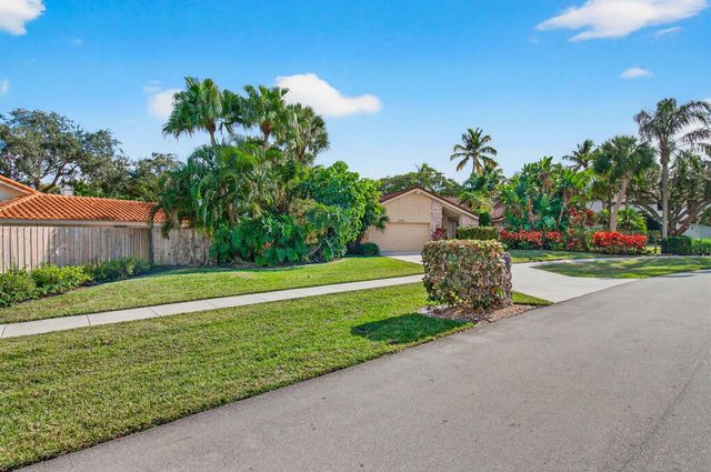 2036 Amesbury Circle, Wellington, FL 33414