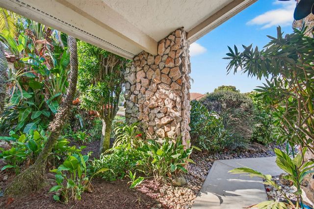2036 Amesbury Circle, Wellington, FL 33414