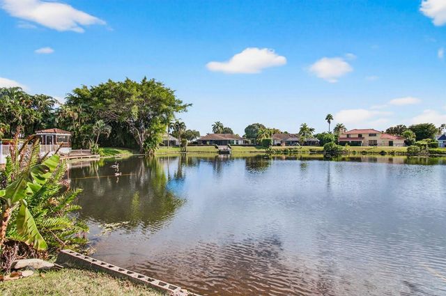 2036 Amesbury Circle, Wellington, FL 33414