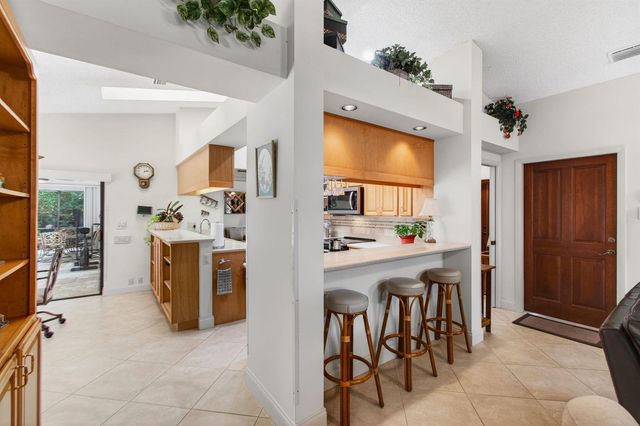 2036 Amesbury Circle, Wellington, FL 33414
