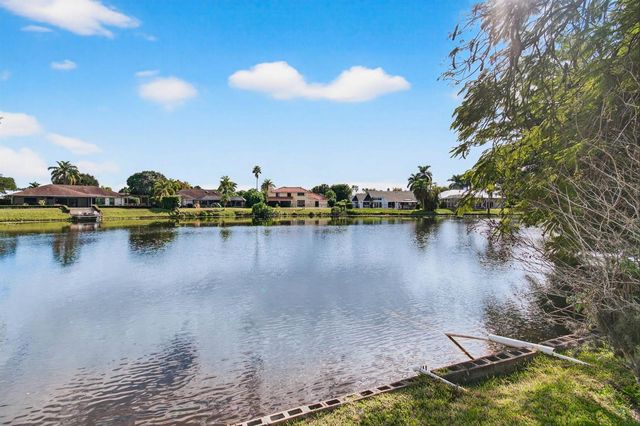 2036 Amesbury Circle, Wellington, FL 33414