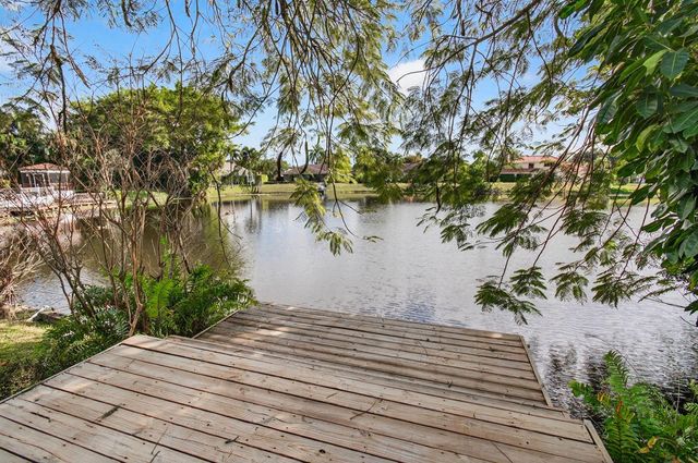 2036 Amesbury Circle, Wellington, FL 33414
