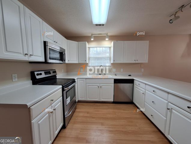 204 Westcliff Center Street, Warner Robins, GA 31093