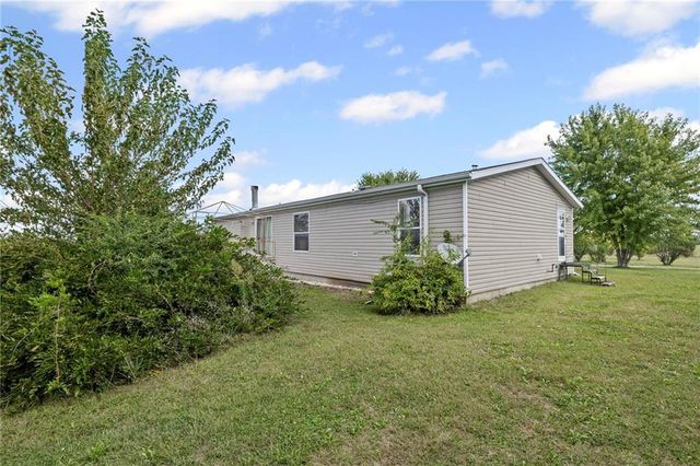 3736 Oregon Road, Ottawa, KS 66067