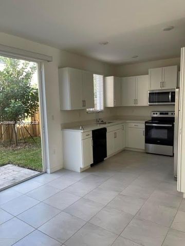 2435 SE 11th Street, Homestead, FL 33035
