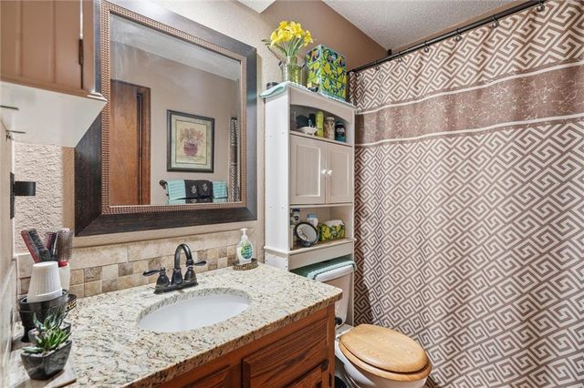 1400 E 123rd Terrace, Olathe, KS 66061