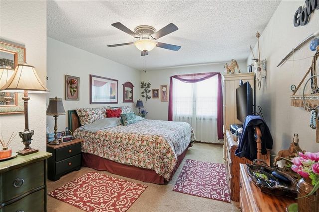 1400 E 123rd Terrace, Olathe, KS 66061