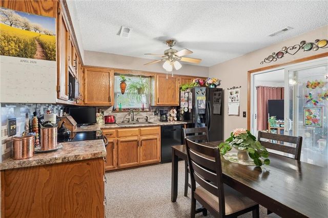 1400 E 123rd Terrace, Olathe, KS 66061