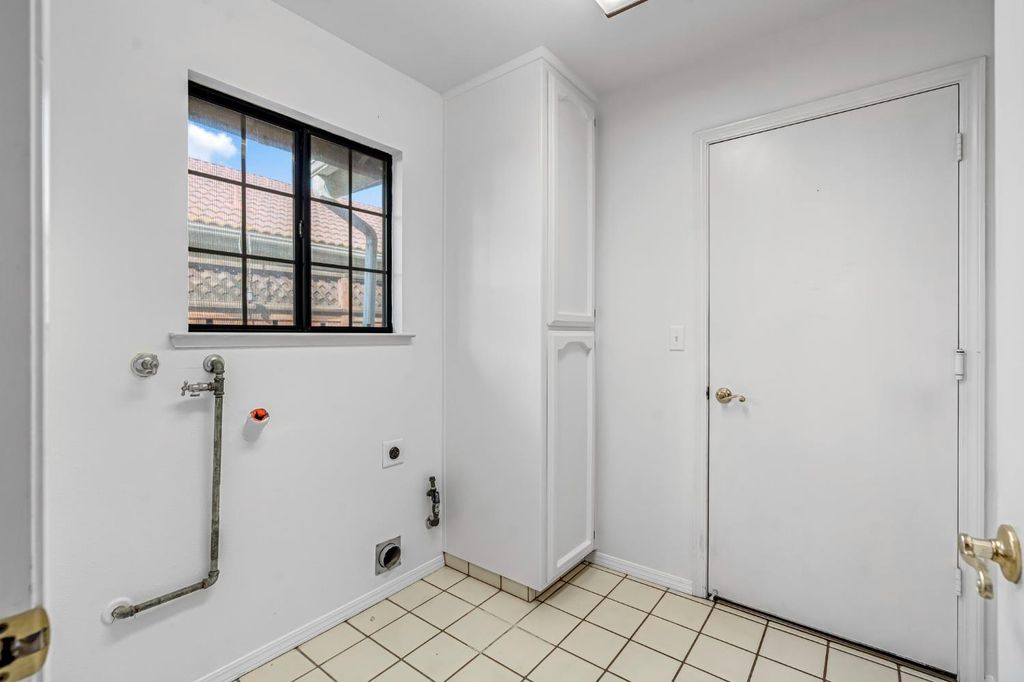 Image 12 of property listing at 1229 W Bullard Avenue # 103, Fresno, CA 93711