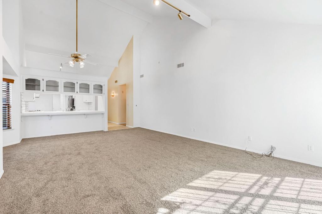 Image 14 of property listing at 1229 W Bullard Avenue # 103, Fresno, CA 93711