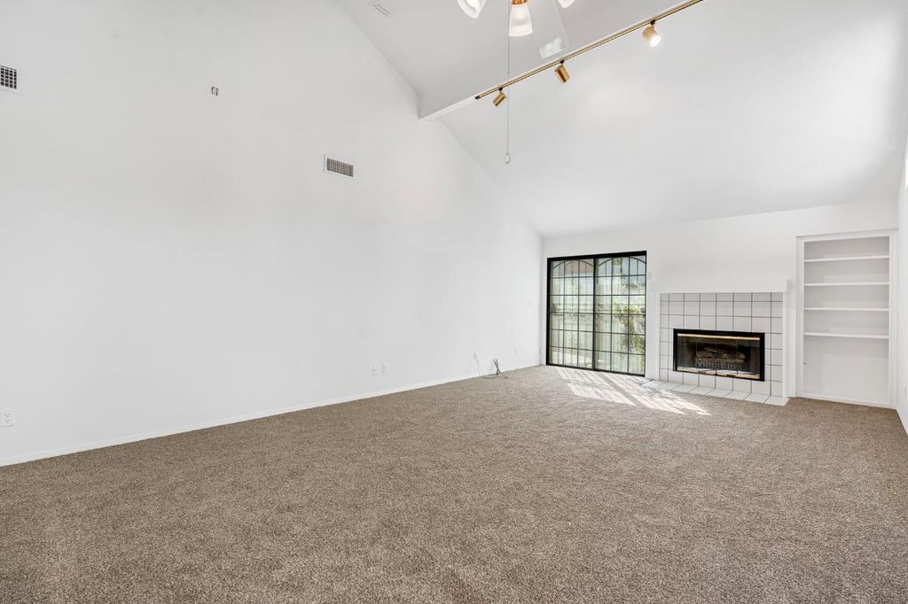 Image 16 of property listing at 1229 W Bullard Avenue # 103, Fresno, CA 93711