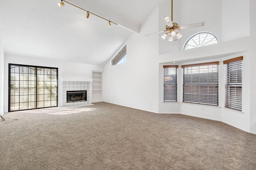 Image 17 of property listing at 1229 W Bullard Avenue # 103, Fresno, CA 93711