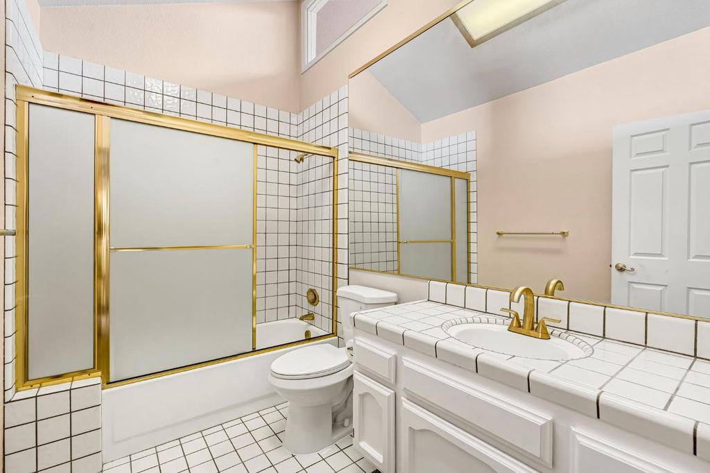 Image 18 of property listing at 1229 W Bullard Avenue # 103, Fresno, CA 93711