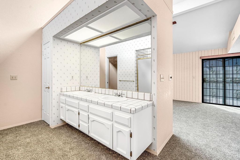 Image 21 of property listing at 1229 W Bullard Avenue # 103, Fresno, CA 93711