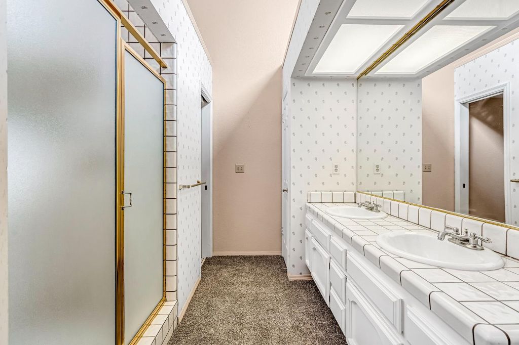 Image 22 of property listing at 1229 W Bullard Avenue # 103, Fresno, CA 93711