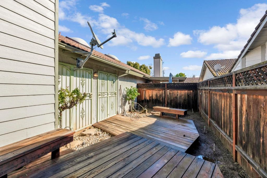 Image 25 of property listing at 1229 W Bullard Avenue # 103, Fresno, CA 93711