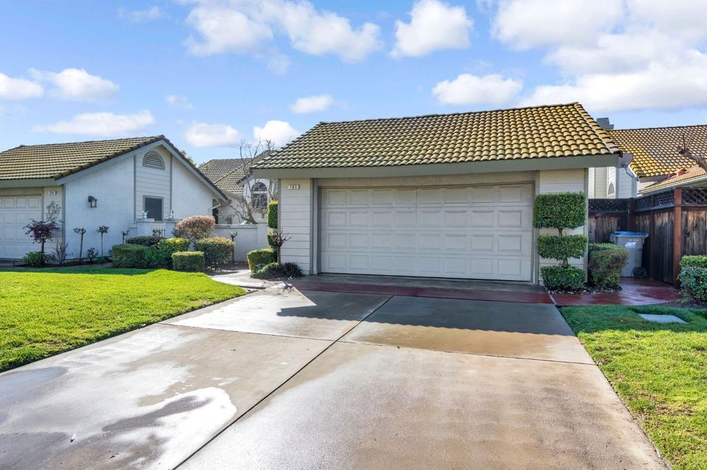 Image 3 of property listing at 1229 W Bullard Avenue # 103, Fresno, CA 93711