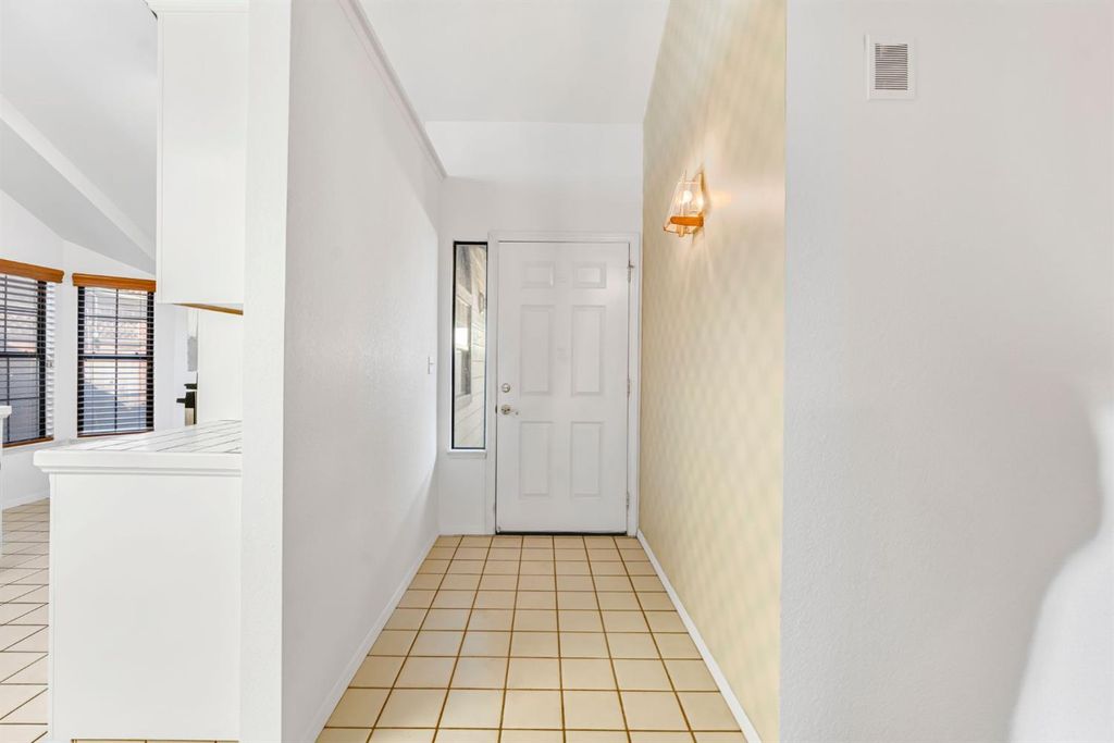 Image 6 of property listing at 1229 W Bullard Avenue # 103, Fresno, CA 93711