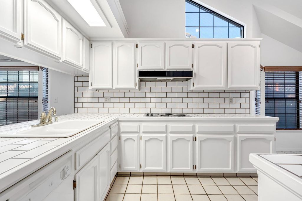 Image 7 of property listing at 1229 W Bullard Avenue # 103, Fresno, CA 93711