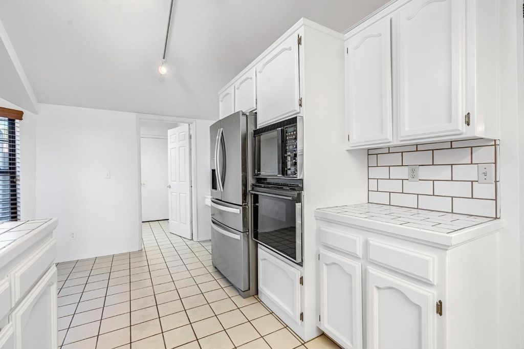 Image 9 of property listing at 1229 W Bullard Avenue # 103, Fresno, CA 93711