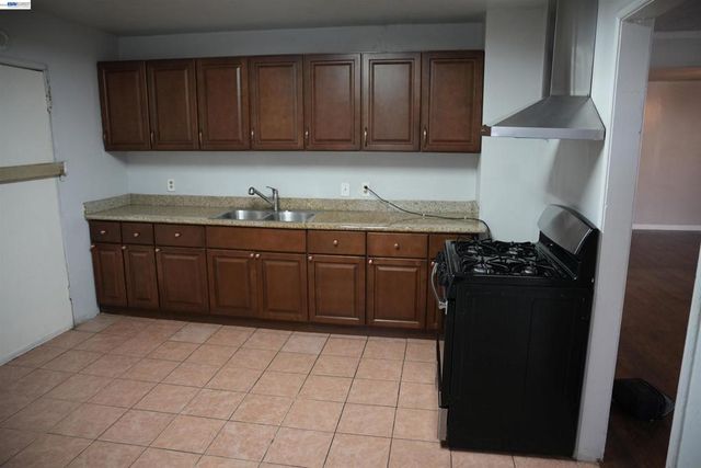 1021 1021 72nd Ave, Oakland, CA 94621