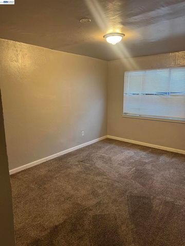 1021 1021 72nd Ave, Oakland, CA 94621