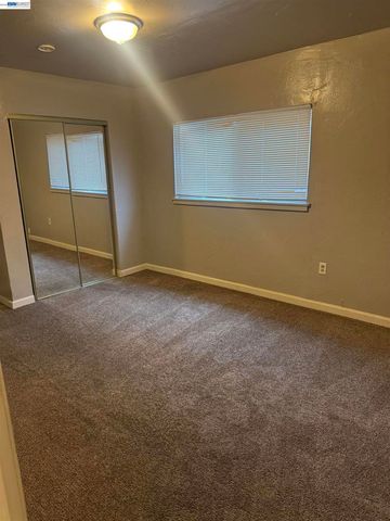 1021 1021 72nd Ave, Oakland, CA 94621